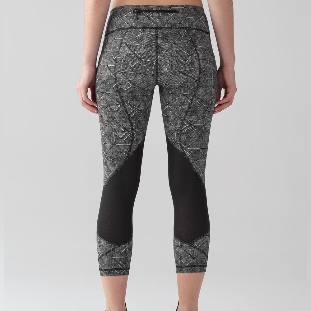Lululemon Pace Rival Crop Formation Alpine White Black / Black